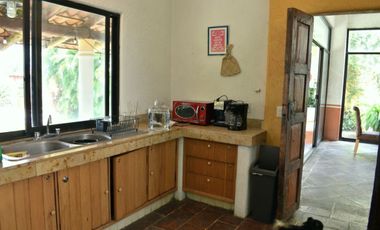 Casa con amplio jardín, alberca con jacuzzi, terrazas con hermosa vista en Fracc. Hacienda San Gaspar Jiutepec Morelos