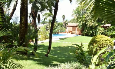 Casa con amplio jardín, alberca con jacuzzi, terrazas con hermosa vista en Fracc. Hacienda San Gaspar Jiutepec Morelos