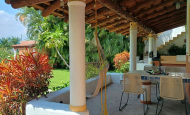 Casa con amplio jardín, alberca con jacuzzi, terrazas con hermosa vista en Fracc. Hacienda San Gaspar Jiutepec Morelos