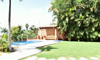 Casa con amplio jardín, alberca con jacuzzi, terrazas con hermosa vista en Fracc. Hacienda San Gaspar Jiutepec Morelos