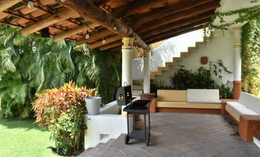 Casa con amplio jardín, alberca con jacuzzi, terrazas con hermosa vista en Fracc. Hacienda San Gaspar Jiutepec Morelos