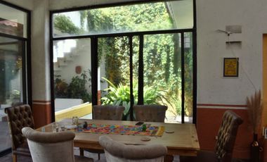 Casa con amplio jardín, alberca con jacuzzi, terrazas con hermosa vista en Fracc. Hacienda San Gaspar Jiutepec Morelos