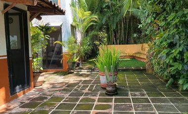 Casa con amplio jardín, alberca con jacuzzi, terrazas con hermosa vista en Fracc. Hacienda San Gaspar Jiutepec Morelos