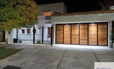 Hermosa Casa en venta  - 3 dormitorios - 3 baños c/ cochera doble en Maipú