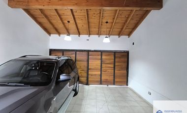 Hermosa Casa en venta  - 3 dormitorios - 3 baños c/ cochera doble en Maipú