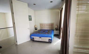 Sewa Rumah Pakuwon Indah Full Furnished Depan Pakuwon Mall Bagus
