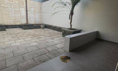 Sewa Rumah Pakuwon Indah Full Furnished Depan Pakuwon Mall Bagus