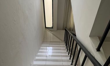 Rumah SHM 2 Lt Hadap Utara 10 menit ke Plasa Cibubur Siap KPR J-35902