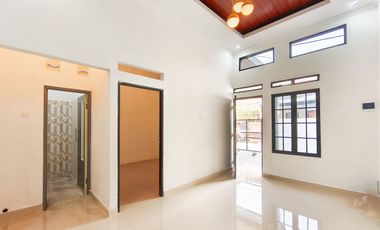 Rumah Hadap Selatan 14 Mnt ke Summarecon Mall Bekasi Siap KPR J-36343