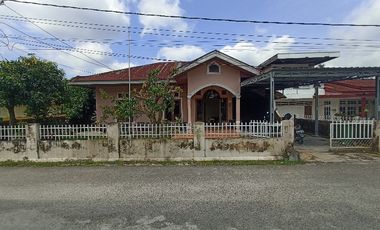 Dijual rumah di jl Utama/ Hangtuah Kel Rejosari P.baru