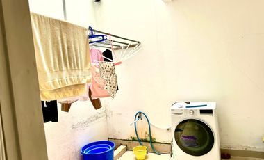 Rumah di kompleks Ayodhya palace meninting