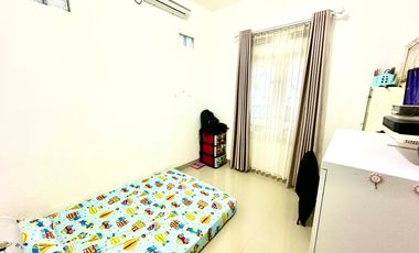 Rumah di kompleks Ayodhya palace meninting