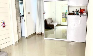 Rumah di kompleks Ayodhya palace meninting