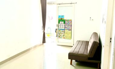 Rumah di kompleks Ayodhya palace meninting