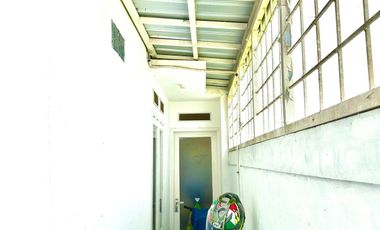 Rumah di kompleks Ayodhya palace meninting