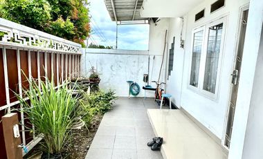 Rumah di kompleks Ayodhya palace meninting