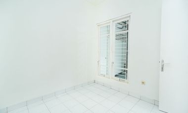 Rumah SHM Siap Huni 5 Mnt ke Paradise Walk Serpong Baru Renov J-22857