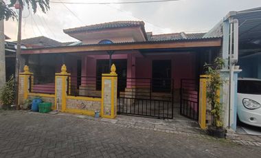 Dijual:  Rumah Nyaman dan Strategis di Puri Permata Grogol