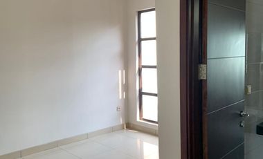 Disewakan Rumah Bagus Cluster Asia di Green Lake City