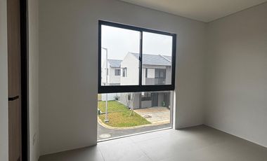 Rumah Siap Huni Lokasi Strategis di Park Serpong