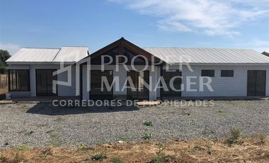 Casa en Arriendo en Casa 260m2 de 4D-4B en Parcela de 2.500m2