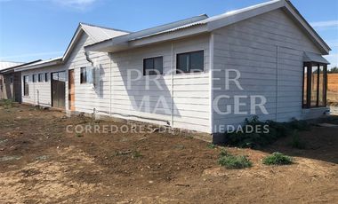 Casa en Arriendo en Casa 260m2 de 4D-4B en Parcela de 2.500m2