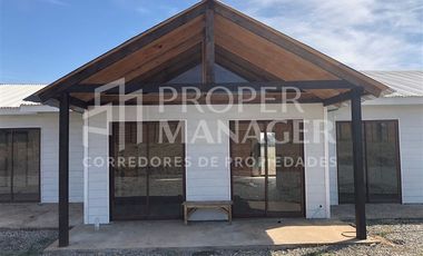 Casa en Arriendo en Casa 260m2 de 4D-4B en Parcela de 2.500m2