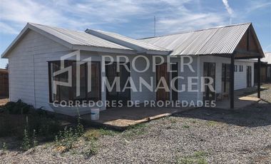 Casa en Arriendo en Casa 260m2 de 4D-4B en Parcela de 2.500m2