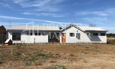 Casa en Arriendo en Casa 260m2 de 4D-4B en Parcela de 2.500m2