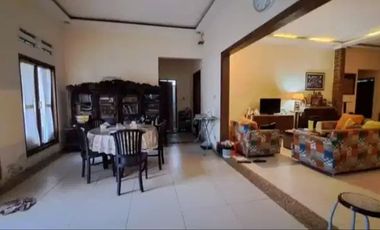 Rumah Hook Luas 557 meter Cocok Hunian Kantor Jalan Aspal Lebar Timoho