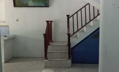 Rumah 1,5 Lantai Jalan Tarakan Perum GKB Suci Kecamatan Manyar Gresik