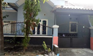 Rumah 1,5 Lantai Jalan Tarakan Perum GKB Suci Kecamatan Manyar Gresik
