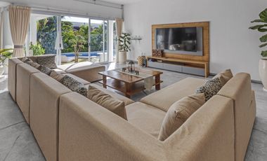Leasehold - Stunning 5-Bedroom Luxury Villa with Ocean View in Canggu