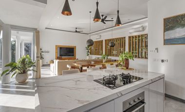 Leasehold - Stunning 5-Bedroom Luxury Villa with Ocean View in Canggu