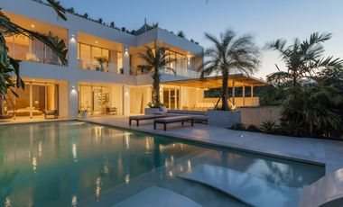 Freehold - Luxurious 4-Bedroom Villa in Ungasan: Modern Elegance