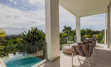 Freehold - Luxurious 4-Bedroom Villa in Ungasan: Modern Elegance