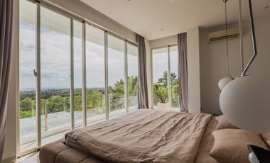 Freehold - Luxurious 4-Bedroom Villa in Ungasan: Modern Elegance