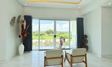 Leasehold - Luxury villa with breathtaking views of majestic mountains