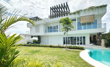 Leasehold - Luxury villa with breathtaking views of majestic mountains