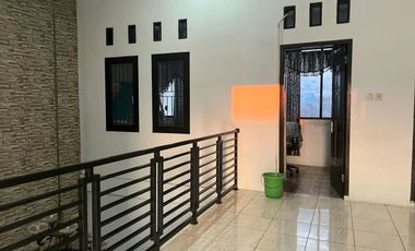 Dijual Cepat Rumah Dua Lantai Dekat Tol Jatiwaringin Pondok Gede