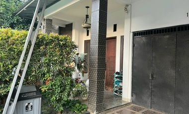 Dijual Cepat Rumah Dua Lantai Dekat Tol Jatiwaringin Pondok Gede