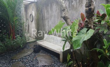 House for Sale  Leasehold -Charming Villa in Padonan, Near Berawa & Batu Bolong, Canggu - Modern Comfort & Tranquil Garden