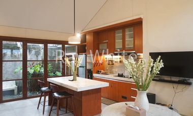 House for Sale  Leasehold -Charming Villa in Padonan, Near Berawa & Batu Bolong, Canggu - Modern Comfort & Tranquil Garden