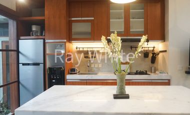 House for Sale  Leasehold -Charming Villa in Padonan, Near Berawa & Batu Bolong, Canggu - Modern Comfort & Tranquil Garden