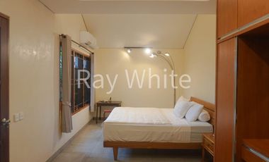 House for Sale  Leasehold -Charming Villa in Padonan, Near Berawa & Batu Bolong, Canggu - Modern Comfort & Tranquil Garden