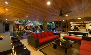 Freehold - Luxurious Balinese Retreat with Spacious Living, Lush Gardens, and Prime Seminyak Location