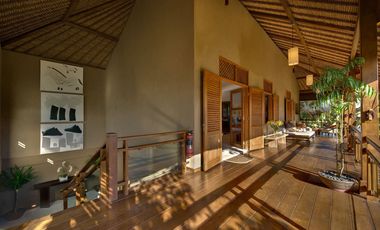 Freehold - Luxurious Balinese Retreat with Spacious Living, Lush Gardens, and Prime Seminyak Location