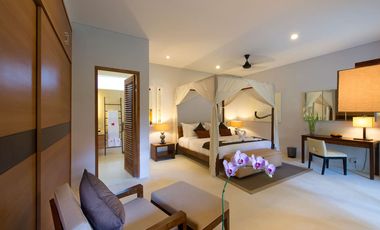 Freehold - Luxurious Balinese Retreat with Spacious Living, Lush Gardens, and Prime Seminyak Location