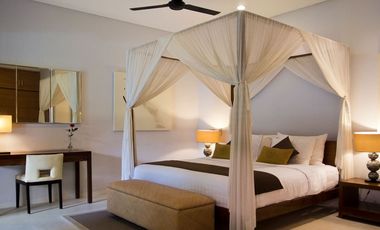 Freehold - Luxurious Balinese Retreat with Spacious Living, Lush Gardens, and Prime Seminyak Location