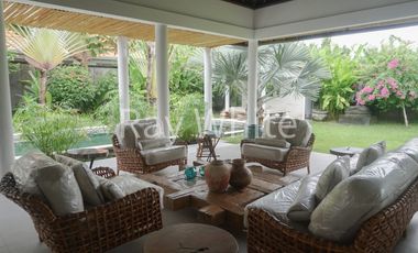 Leasehold - Tranquil 3-Bedroom Villa with Expansive Garden in Prime Sanur Bali - Walk to the Beach!